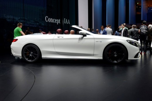 Mercedes-Benz presented a beautiful cabriolet version of its AMG S63 4Matic. 