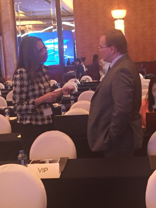 Vanessa Moriel of HCP in discussion with her co-panelist, Carsten Schmidt , VP and General Manager, DF e-Car Powertrain Systems China, Siemens.